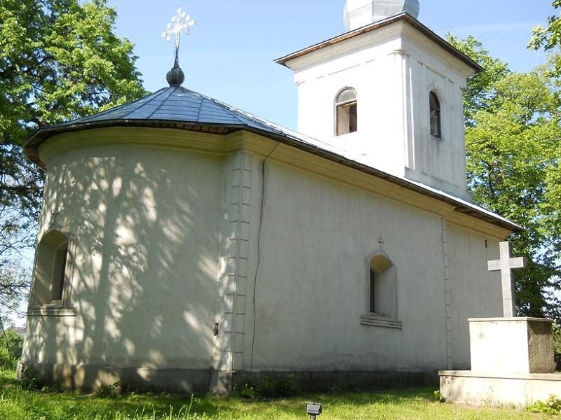 Biserica - vedere exterioară
